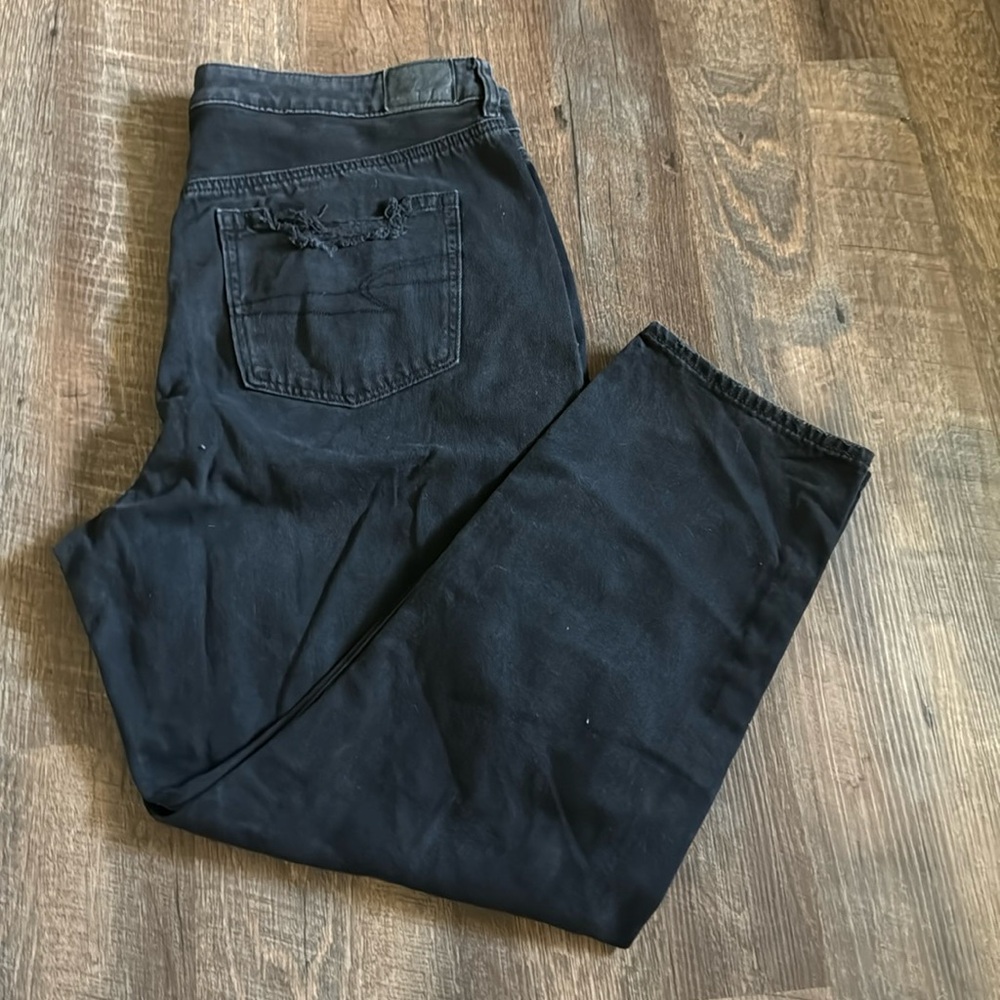 American eagle jeans, smoke free, pet friendly home.